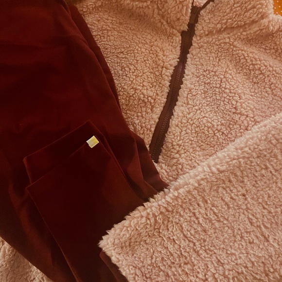 Summersalt Fleece pullover with matching leggings - Picture 2 of 3